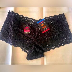 Maidenform The Cheekies Black Lace Boyshort